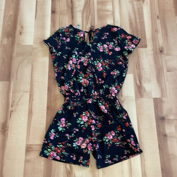 floral print romper - Picture 2 of 2